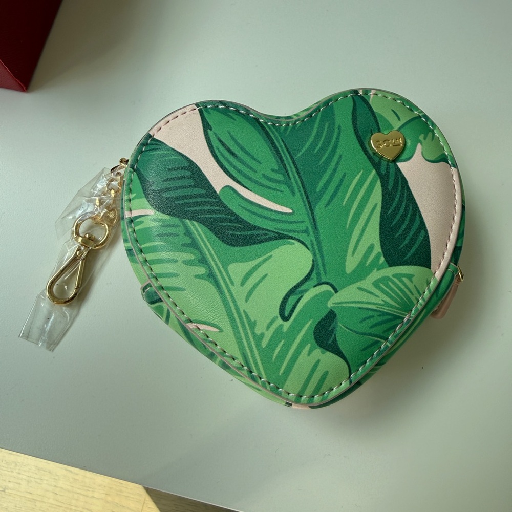 Stoney Clover Lane Heart Change Purse, Palm Leaf/Beverly Hills Hotel